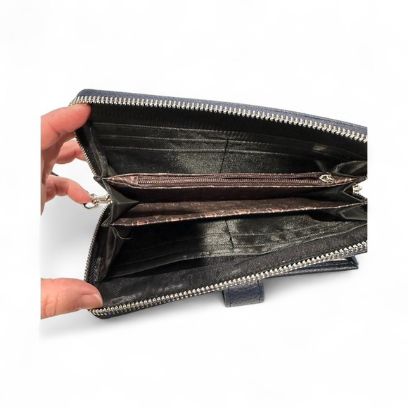 London Fog Navy Blue Clutch Wristlet - Picture 4 of 5